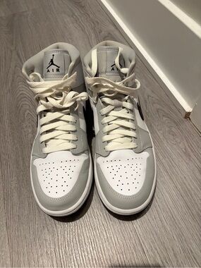 Nike Air Jordan 1 Mid Grey Fog